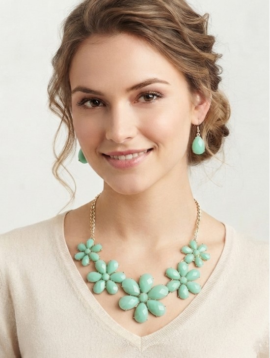 FLORAL STATEMENT NECKLACE AND EARRING SET FLORAL STATEMENT NECKLACE AND EARRING SET